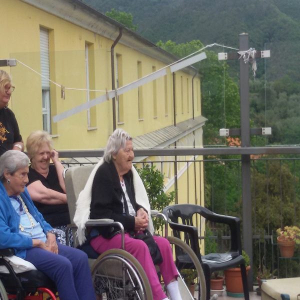 Spettacolo Clownerentola | Residenza Sanitaria Assistenziale Santuario | Opere Sociali Servizi Savona