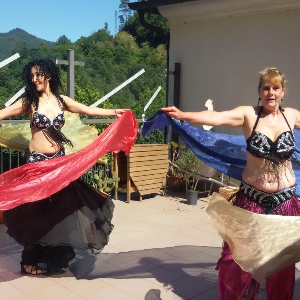 Spettacolare danza del ventre alla Residenza Sanitaria Assistenziale Santuario | Opere Sociali Servizi Savona