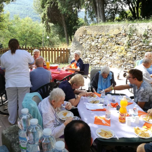 Pranzo fine estate RSA Noceti Santuario - Opere Sociali Servizi Savona