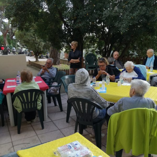 Pranzo in giardino Residenza Sanitaria Assistenziale Noceti - Opere Sociali Servizi Savona